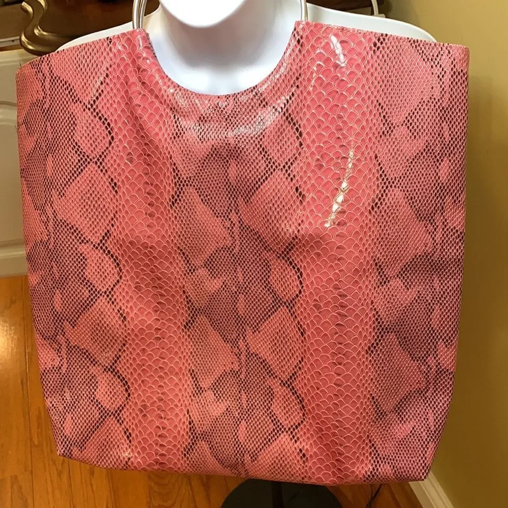 Kim Kardashian pink tote in faux snake print